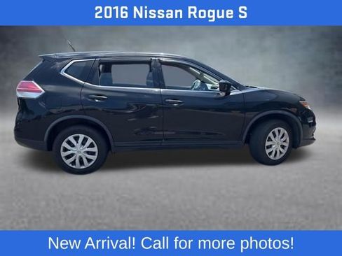 Used 2016 Nissan Rogue S AWD/4WD image 2