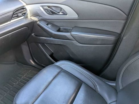 Used 2022 Chevrolet Traverse LT AWD/4WD image 17