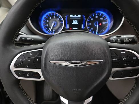 Used 2023 Chrysler Voyager LX image 10