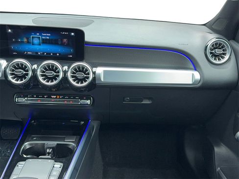 Used 2022 Mercedes-Benz GLB 250 image 19