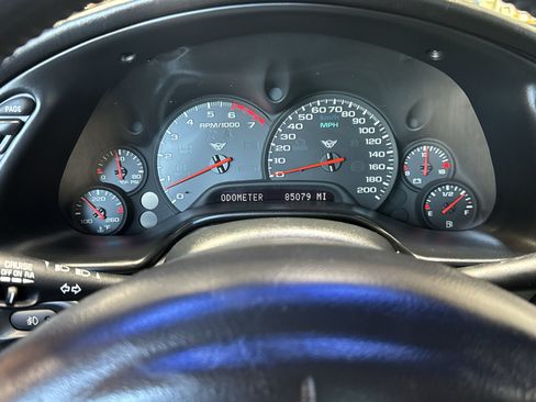 Used 2002 Chevrolet Corvette Coupe w/ Preferred Equipment Group2 RWD image 19
