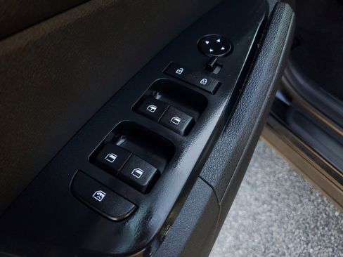 Used 2025 Kia Sportage LX image 19