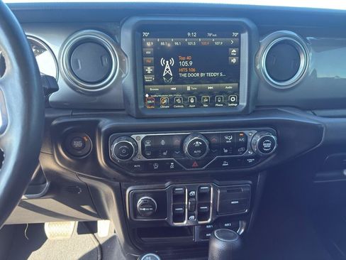 Used 2022 Jeep Wrangler Unlimited Sahara w/ LED Lighting Group AWD/4WD image 13