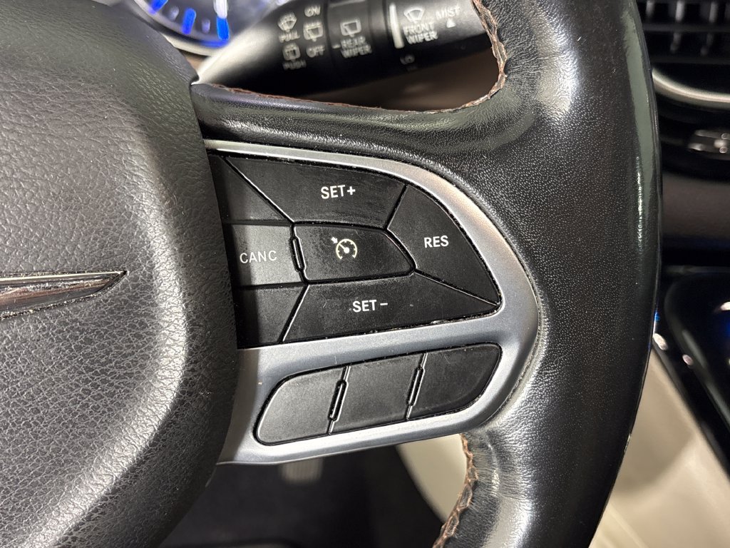 Used 2019 Chrysler Pacifica Touring-L FWD image 20