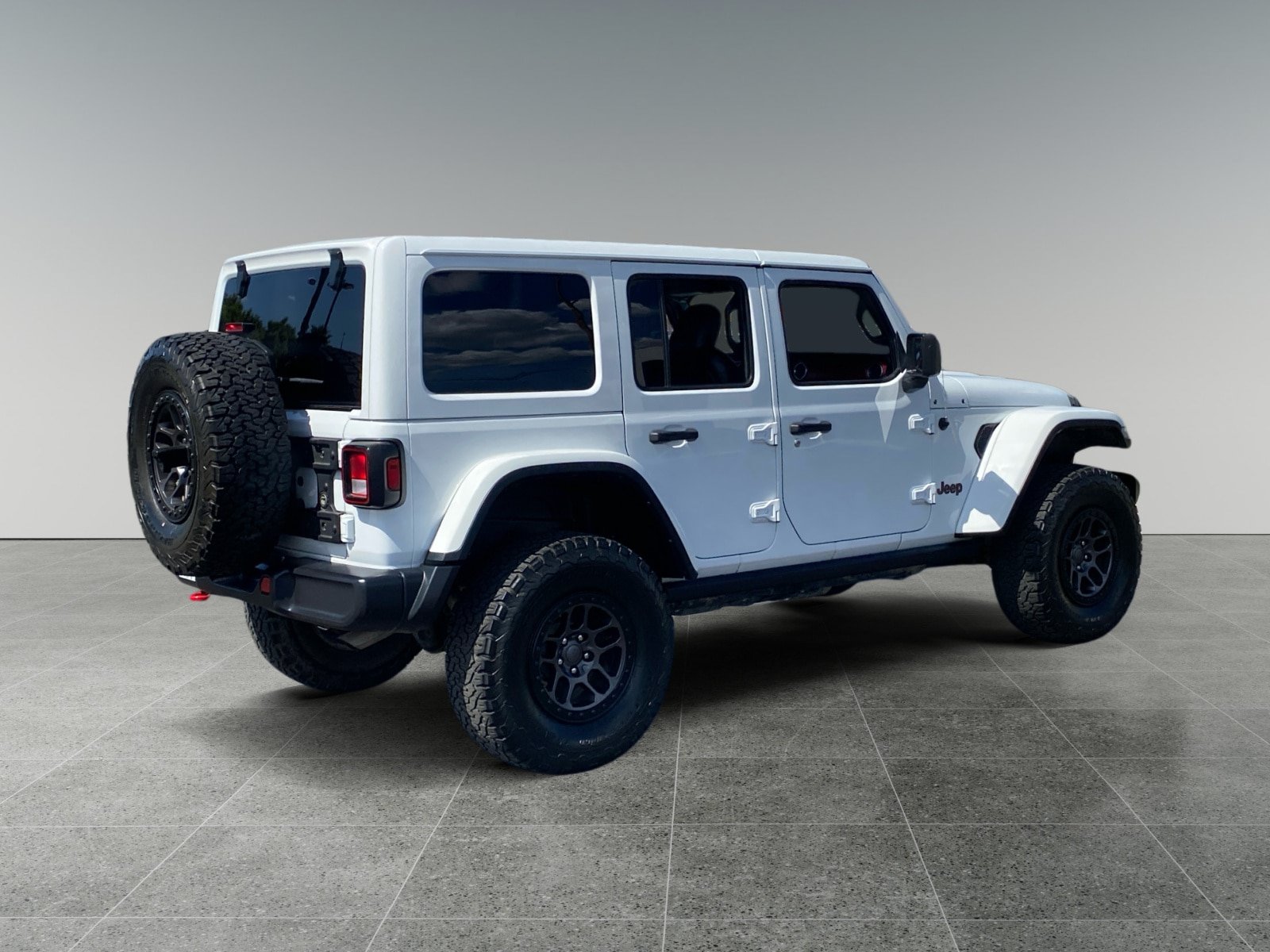 Used 2022 Jeep Wrangler Unlimited Rubicon w/ Xtreme Recon 35" Tire Package AWD/4WD image 5