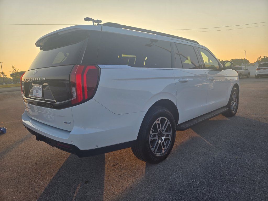 Used 2025 Ford Expedition Max Active RWD image 4