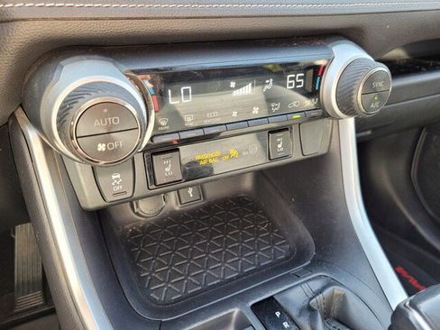 Used 2021 Toyota RAV4 XLE Premium image 30