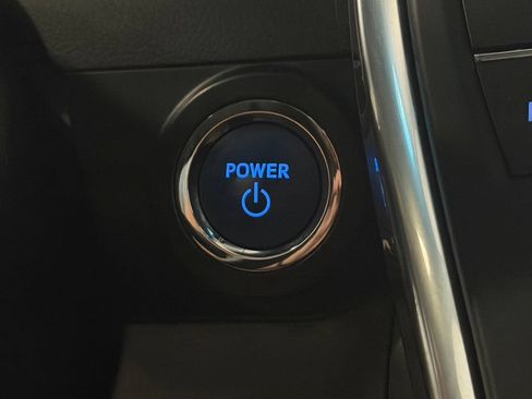 Used 2015 Toyota Camry XLE w/ Moonroof Package FWD image 23