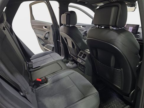 New 2025 Audi SQ5 Prestige image 11