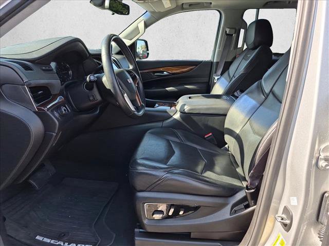 Used 2017 Cadillac Escalade Premium Luxury RWD image 17