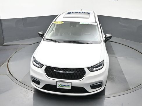 Used 2024 Chrysler Pacifica Limited FWD image 27