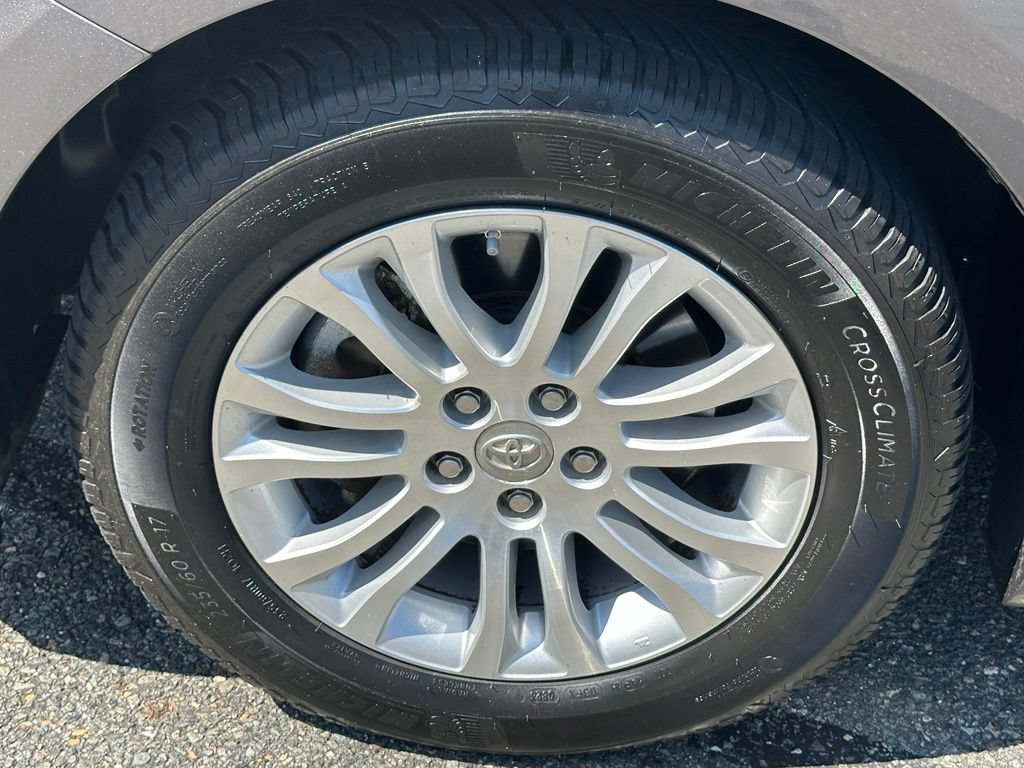 Used 2017 Toyota Sienna XLE FWD image 35