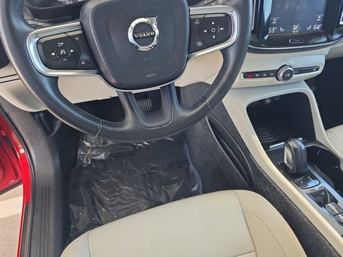 Used 2019 Volvo XC40 T4 Momentum FWD image 11