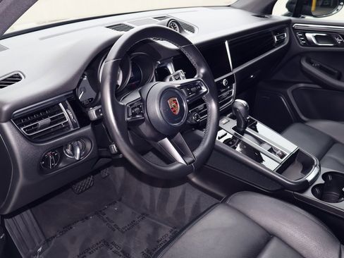 Certified 2022 Porsche Macan S image 4