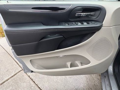 Used 2019 Dodge Grand Caravan SXT FWD image 10
