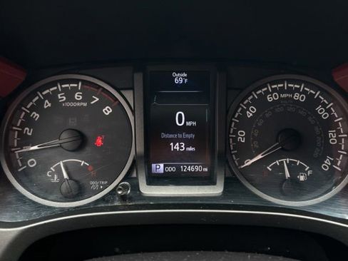 Used 2016 Toyota Tacoma TRD Sport w/ Towing Package AWD/4WD image 28