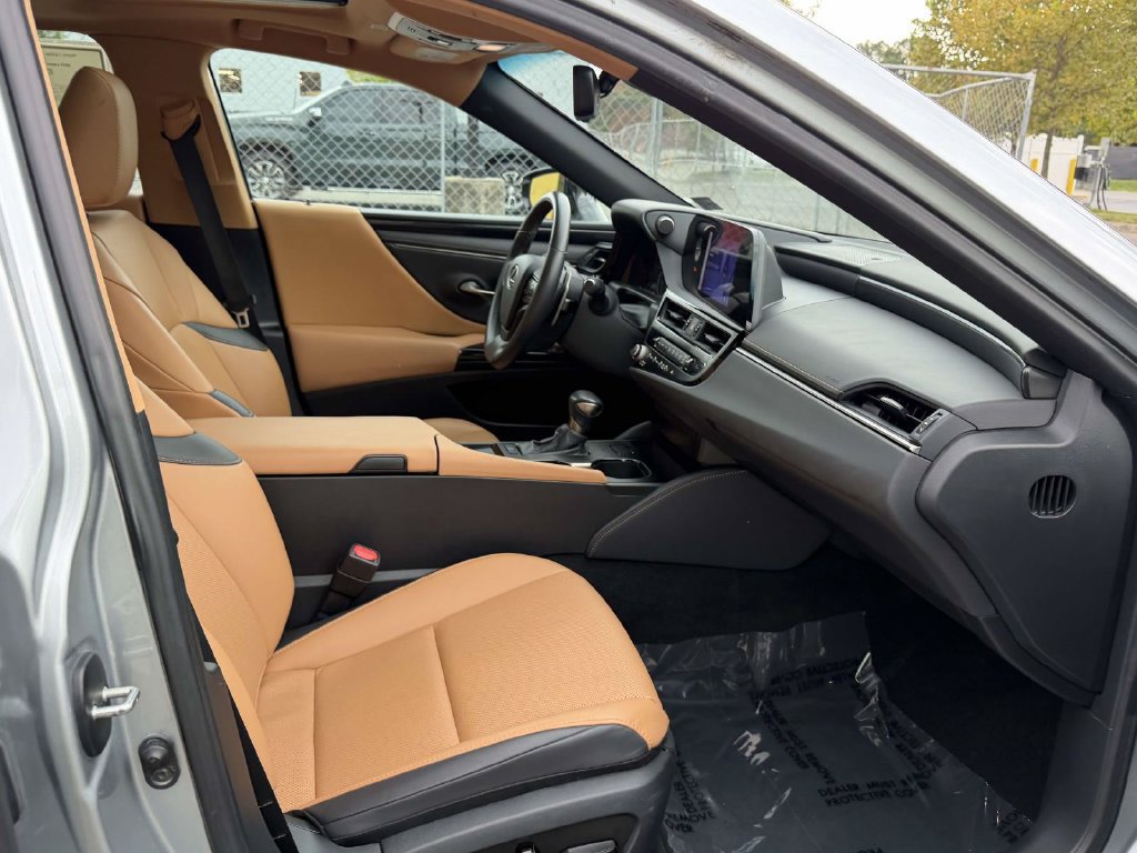 Used 2023 Lexus ES 350 w/ Accessory Package (Z1) FWD image 10