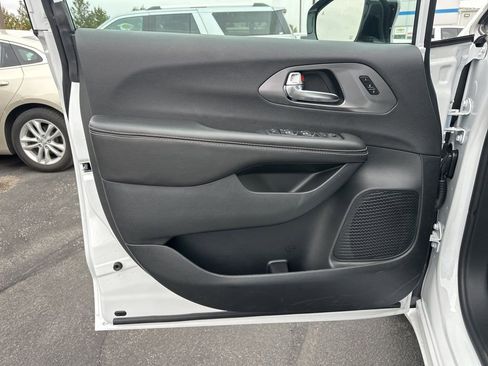 New 2026 Chrysler Pacifica Select FWD image 20
