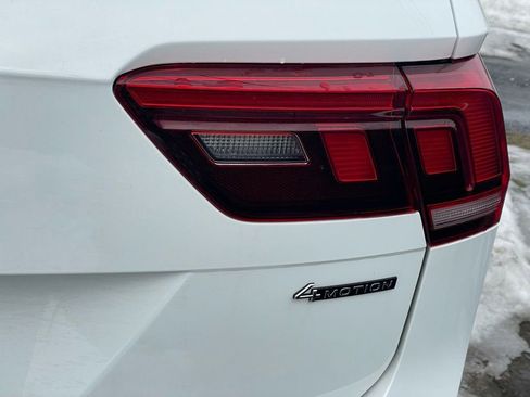 Used 2022 Volkswagen Tiguan SE w/ Panoramic Sunroof Package image 24