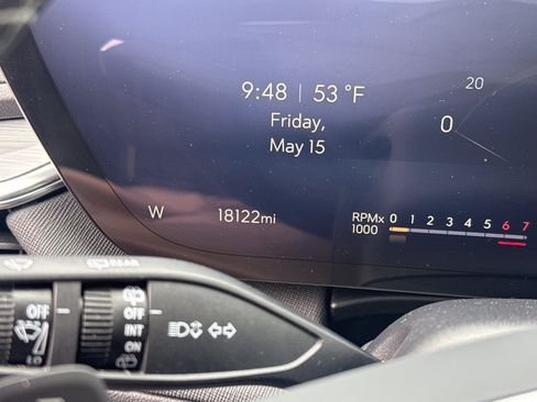 Used 2025 Buick Enclave Preferred AWD/4WD image 22