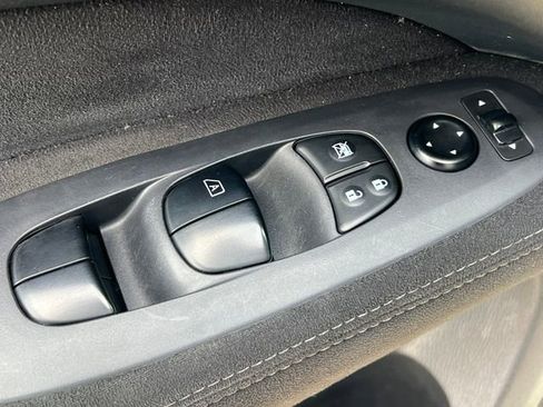 Used 2015 Nissan Pathfinder S AWD/4WD image 15