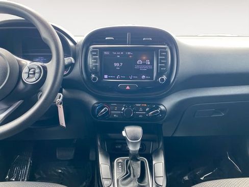 Used 2022 Kia Soul LX w/ Technology Package FWD image 11