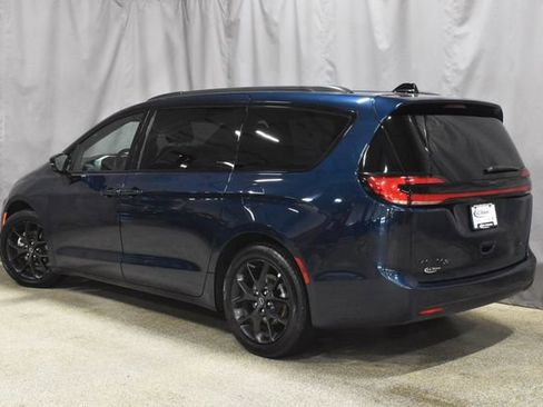 Certified 2025 Chrysler Pacifica Limited image 7