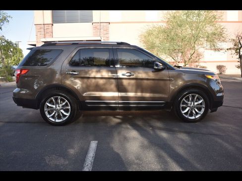 Used 2015 Ford Explorer XLT w/ Equipment Group 202A FWD image 1
