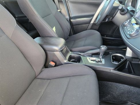 Used 2017 Toyota RAV4 XLE image 9