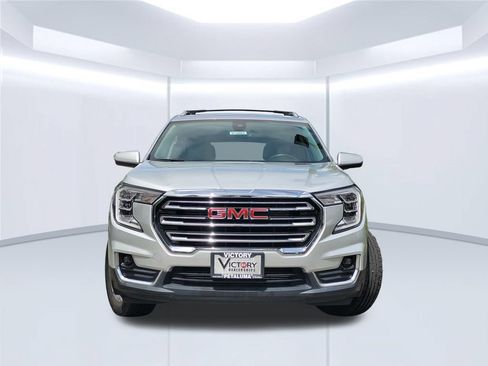 Used 2022 GMC Terrain SLT w/ Infotainment Package II AWD/4WD image 3