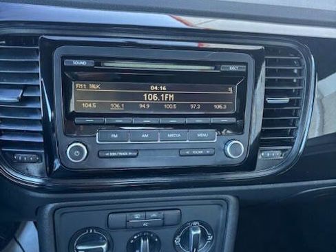 Used 2012 Volkswagen Beetle 2.5 image 4