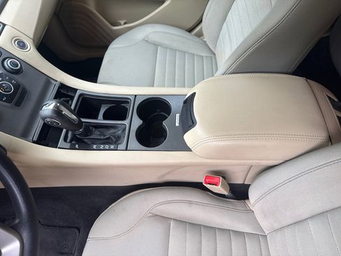 Used 2017 Ford Taurus SE FWD image 21