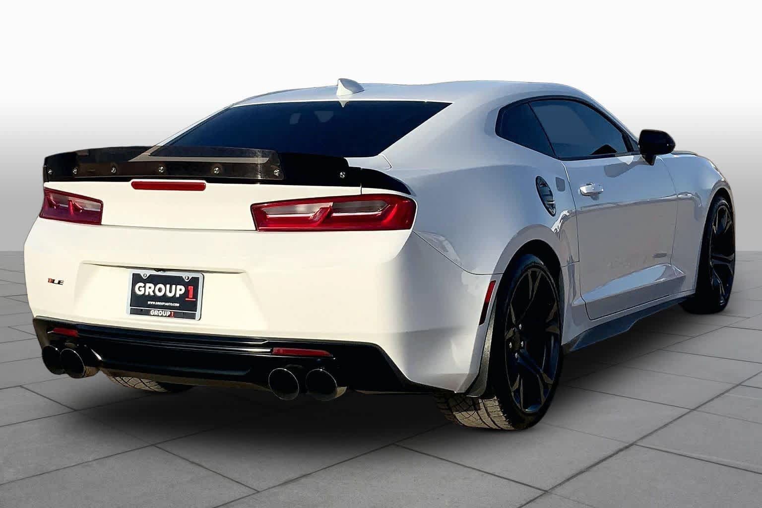 Used 2018 Chevrolet Camaro SS RWD image 12