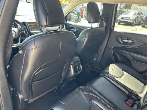 Used 2017 Jeep Cherokee Limited FWD image 13