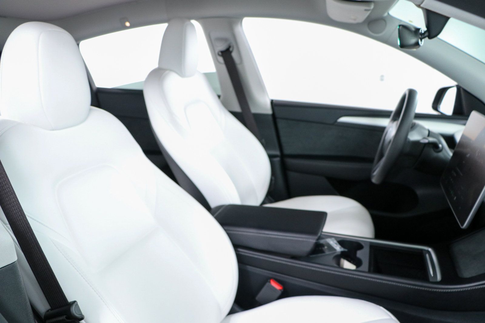 Used 2024 Tesla Model Y Long Range RWD image 24