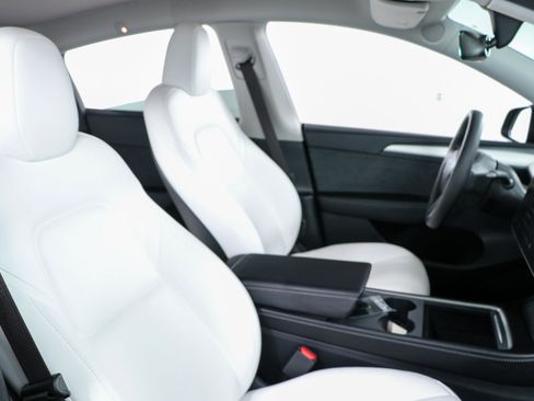 Used 2024 Tesla Model Y Long Range RWD image 24