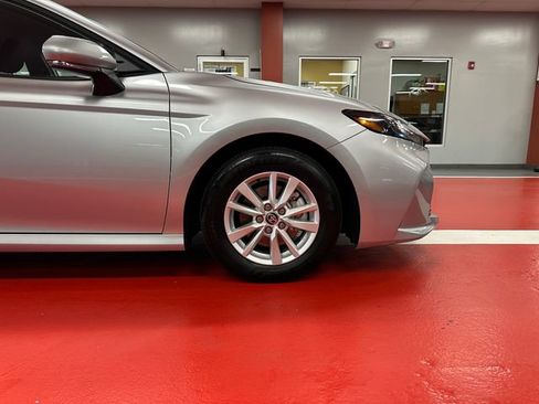 Used 2026 Toyota Camry LE FWD image 31
