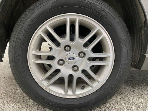 Used 2010 Ford Focus SE image 23