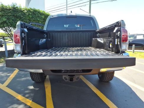 Certified 2023 Toyota Tacoma TRD Off-Road AWD/4WD image 9