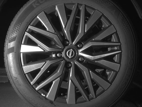 Used 2025 Nissan Altima 2.5 SV FWD image 15