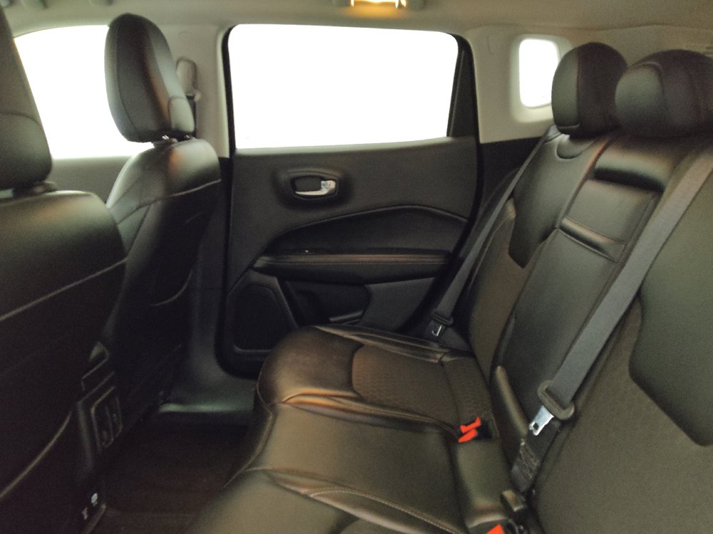 Used 2018 Jeep Compass Latitude w/ Popular Equipment Group FWD image 18