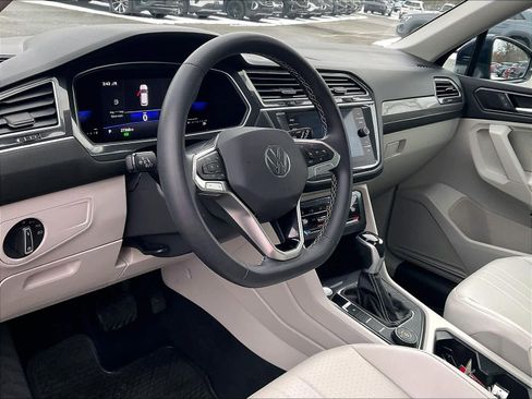 Used 2022 Volkswagen Tiguan SE image 7