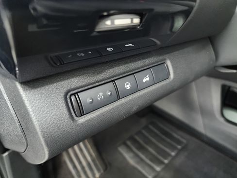 Used 2025 Nissan Pathfinder SV image 38