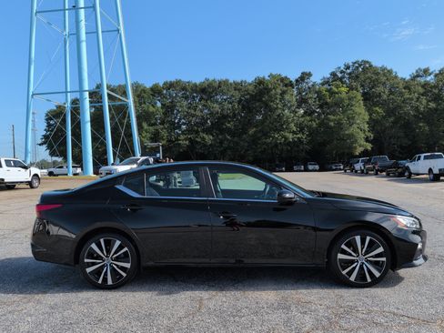 Used 2020 Nissan Altima 2.5 SR FWD image 2