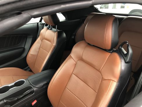 Used 2020 Ford Mustang Premium image 12