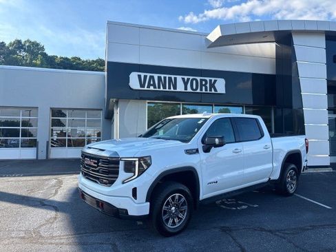Used 2024 GMC Sierra 1500 AT4 w/ AT4 Premium Package AWD/4WD image 1