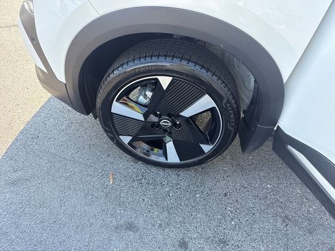 Used 2025 Nissan Kicks SR w/ Interior Electronics Package image 28