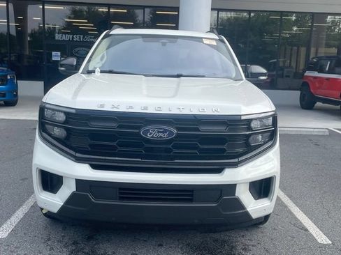 Used 2025 Ford Expedition Active RWD image 2