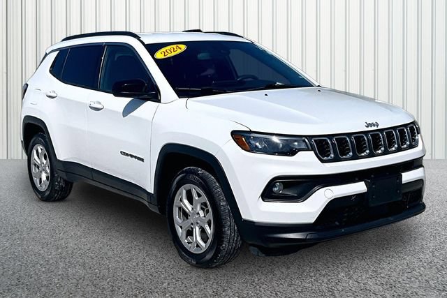 Used 2024 Jeep Compass Latitude AWD/4WD image 1