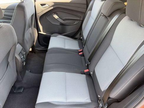 Used 2017 Ford Escape SE FWD image 18